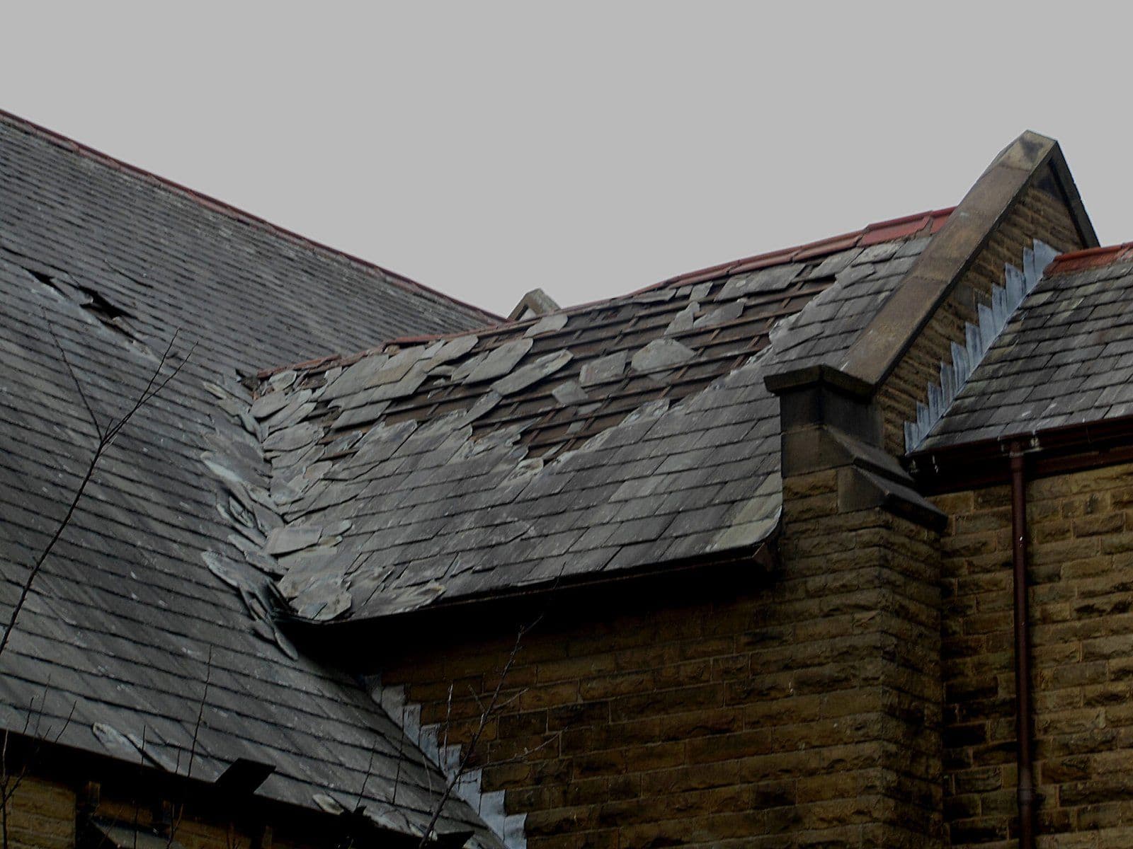 5-warning-signs-high-winds-damaged-your-roof